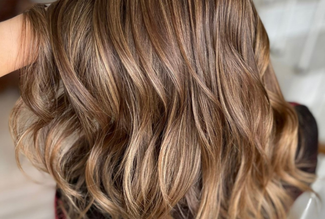 Οι τάσεις στα μαλλιά που σου χαρίζουν όγκο και φυσικότητα