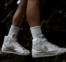 Διαχρονικά sneakers: Γιατί κάποια σχέδια δεν φεύγουν ποτέ από τη μόδα;